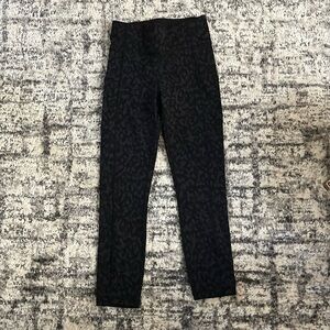 Lululemon High Rise Crop with Pockets 23”